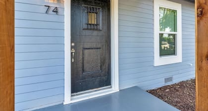 Cozy Downtown Cottage