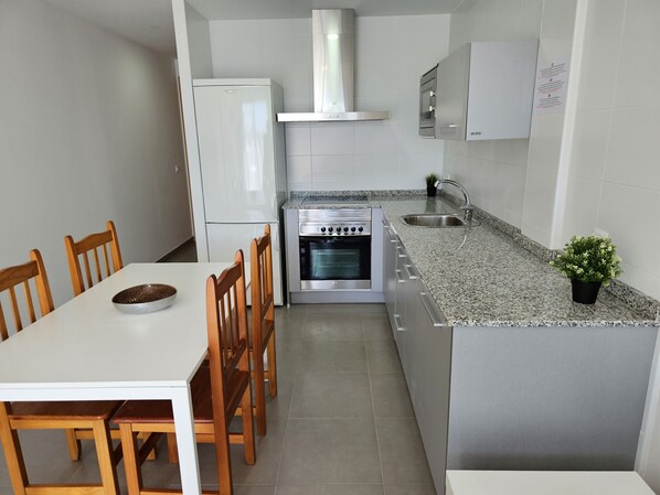 Fridge, microwave, oven, coffee/tea maker