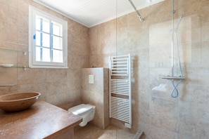 Bathtub - Villa in Taradeau near Vineyards & Beaches (Taradeau)