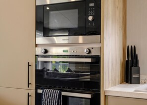 Refrigerador, horno, parrilla de estufa y tostadora 