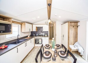 Fridge, oven, stovetop, toaster