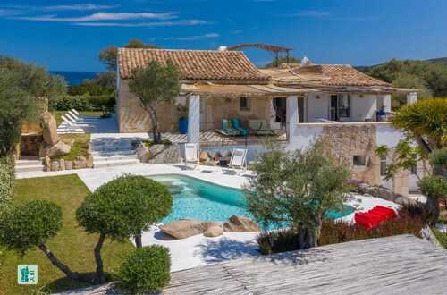 COZY VILLA FLORA - PRIVATE POOL AND WALKING DISTANCE FROM THE BEACH