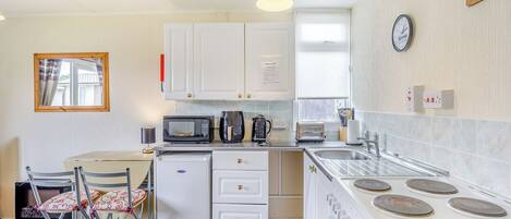 Frigorífic, forn, placa de cuina i torradora