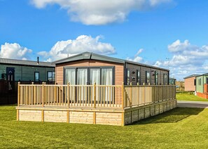 Exterior - The Amy Johnson Lodge (Tunstall, Nr Hull)