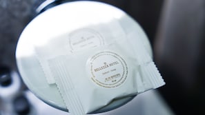 Shower, rainfall showerhead, hair dryer, slippers - BELLEZZA HOTEL (Istanbul)