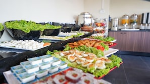 Free daily buffet breakfast