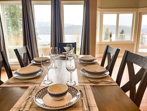 Dining - Stunning Lake View home w/ southern exposure, amazing sunsets, beach access and outdoor space (Bellingham)