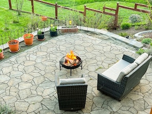 Terrace/patio - Stunning Lake View home w/ southern exposure, amazing sunsets, beach access and outdoor space (Bellingham)