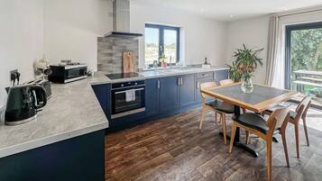 Fridge, oven, stovetop, toaster