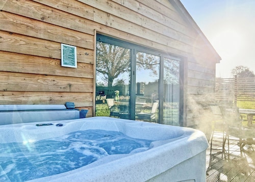 2 bedroom accommodation in Old Buckenham