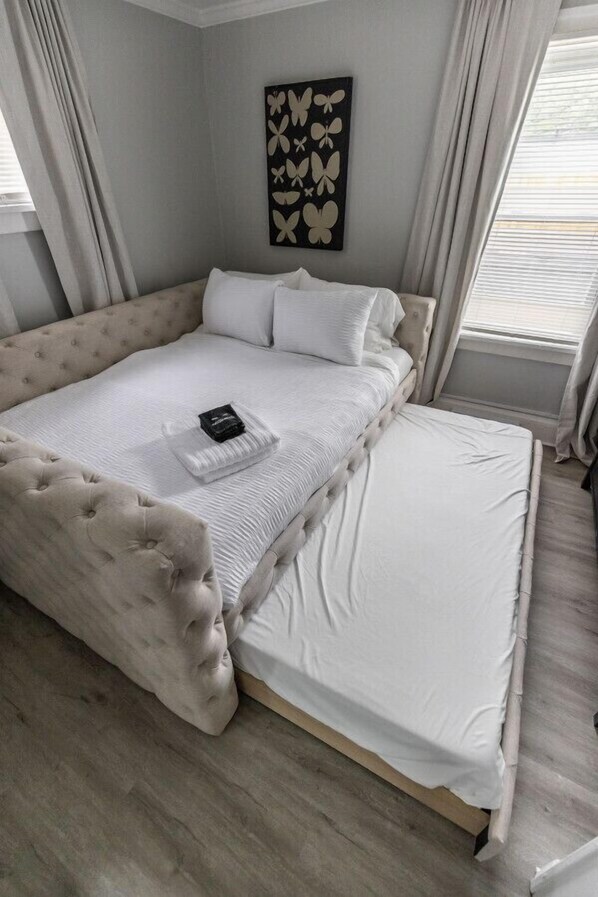 3 chambres, bureau, Wi-Fi gratuit, draps fournis