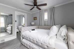 3 bedrooms, desk, free WiFi, bed sheets