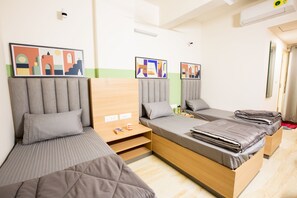Dormitório compartilhado | Roupas de cama premium, escrivaninha, Wi-Fi de cortesia, roupa de cama