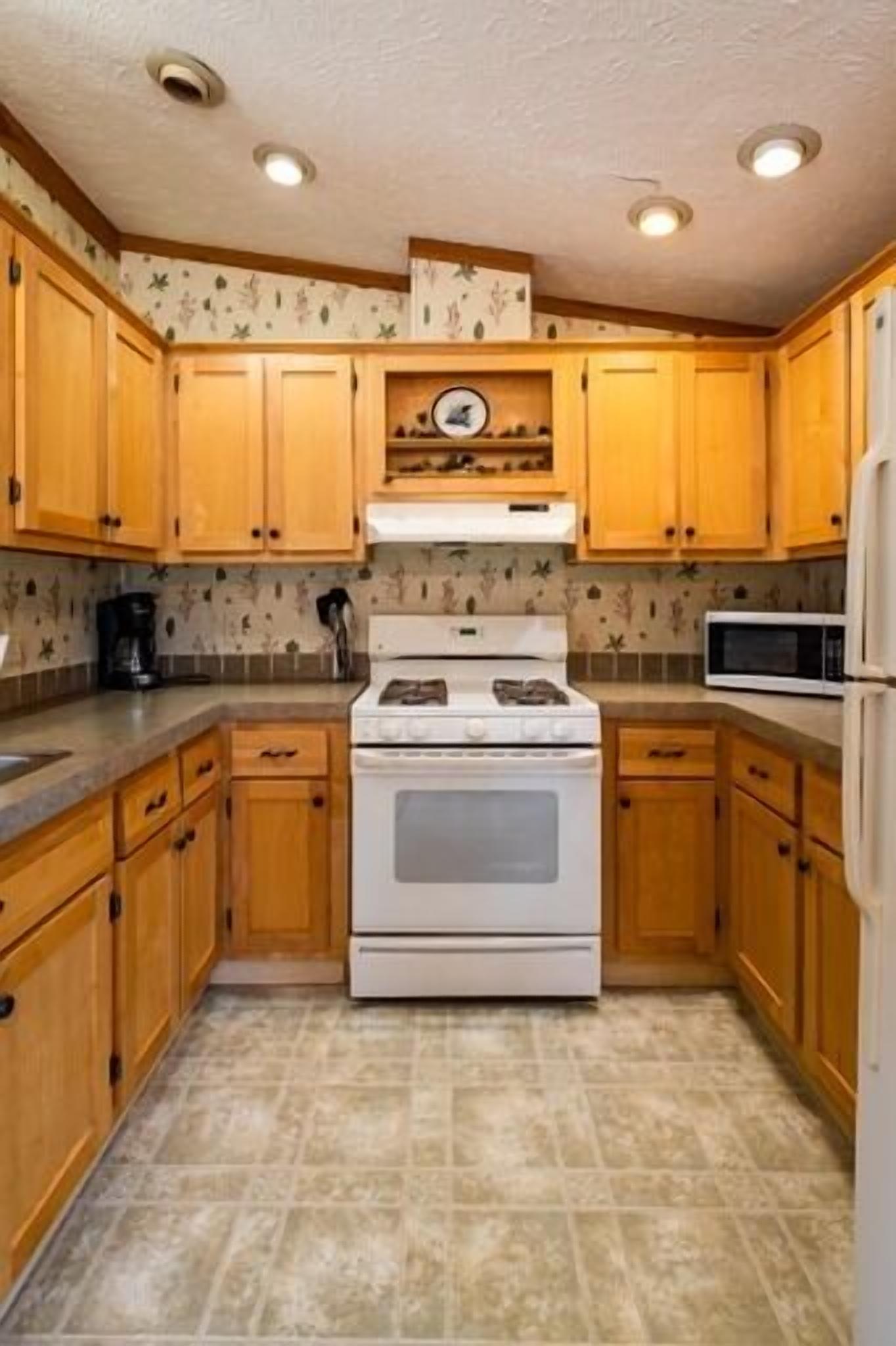 A short walk outside your cabin you can enjoy a great meal and at the Riviera Pub and Grill