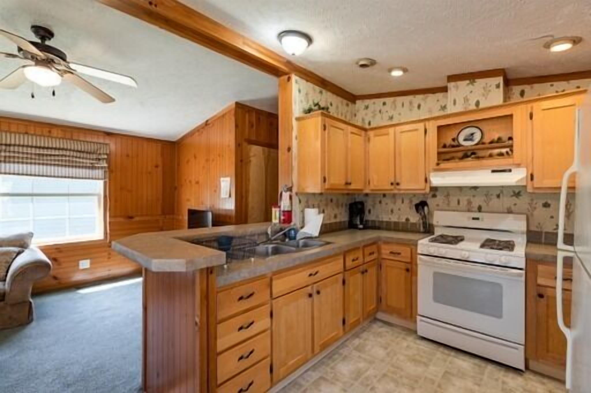 A short walk outside your cabin you can enjoy a great meal and at the Riviera Pub and Grill