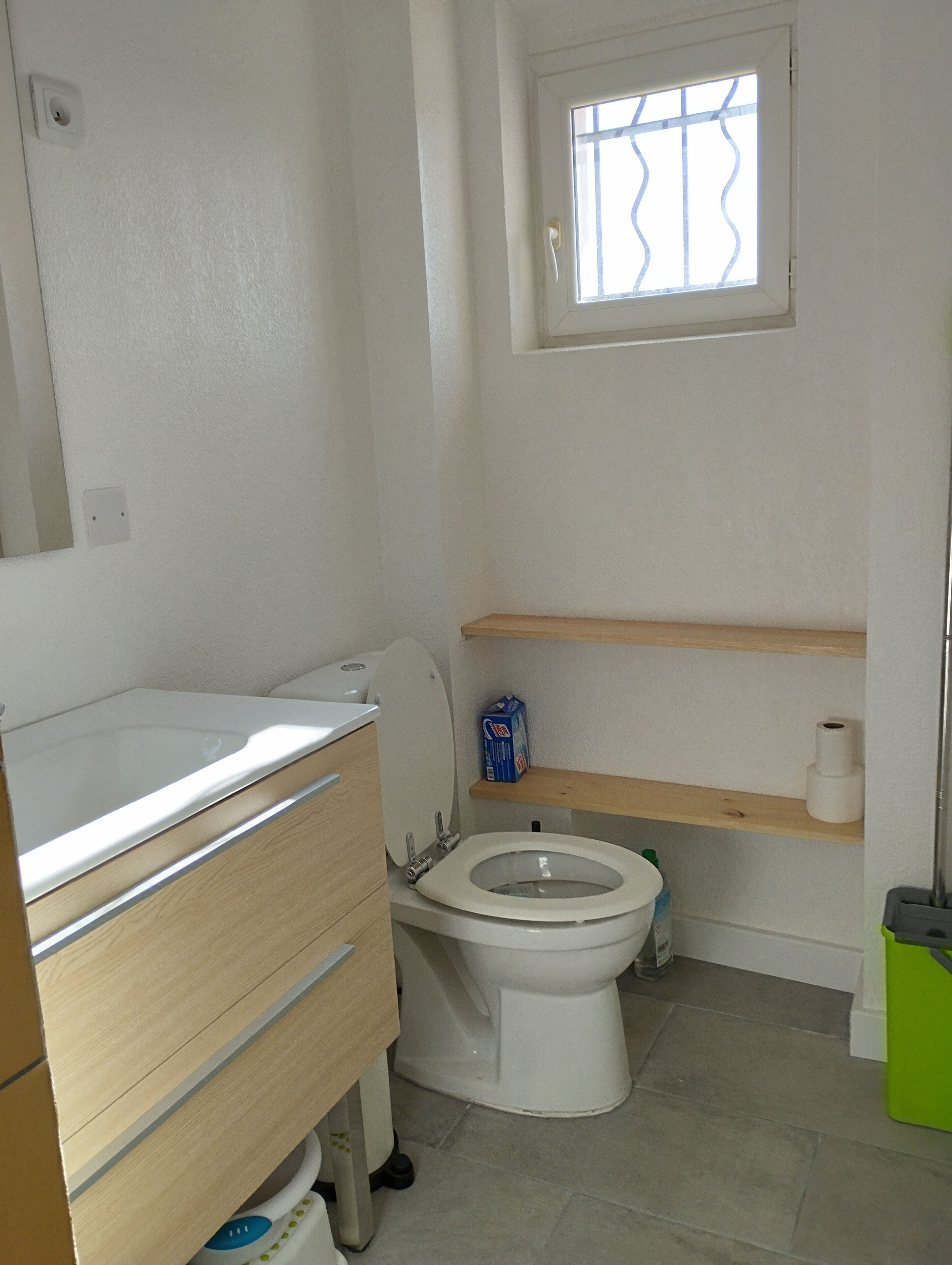 Joli T1 , 36m2, sur Terrain de 1700m2, Proche Commerces et Plages