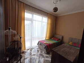 4 bedrooms, WiFi, bed sheets - Prity Home (ბათუმი)