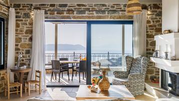 Villa | 4 bedrooms, soundproofing, Internet