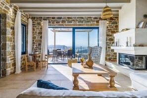 Villa | 4 bedrooms, soundproofing, Internet