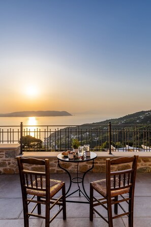 Villa | 4 bedrooms, soundproofing, Internet