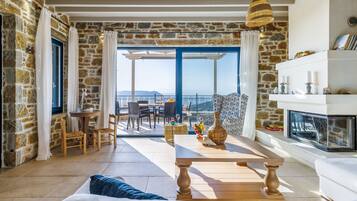 Villa | 4 bedrooms, soundproofing, Internet