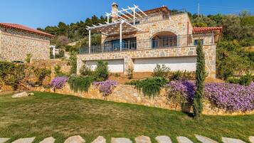 House | 4 bedrooms, soundproofing, Internet