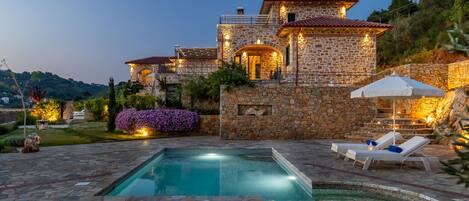 Vila | 4 kamar tidur, kedap suara, dan internet