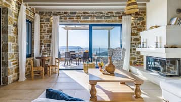 Villa | 4 bedrooms, soundproofing, Internet