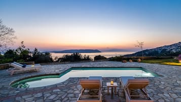 Vila | 4 kamar tidur, kedap suara, dan internet