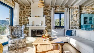 Villa | 4 bedrooms, soundproofing, Internet