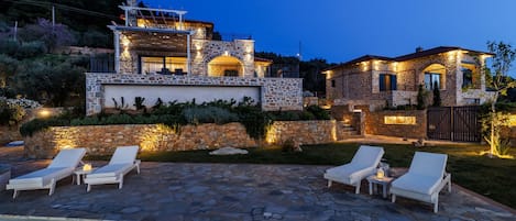 Villa | 4 bedrooms, Internet