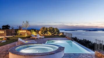 Villa | 4 bedrooms, Internet