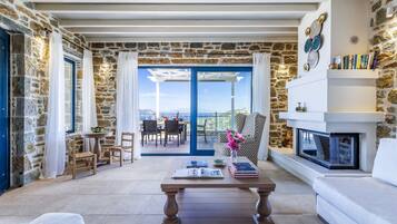 Villa | 4 bedrooms, Internet
