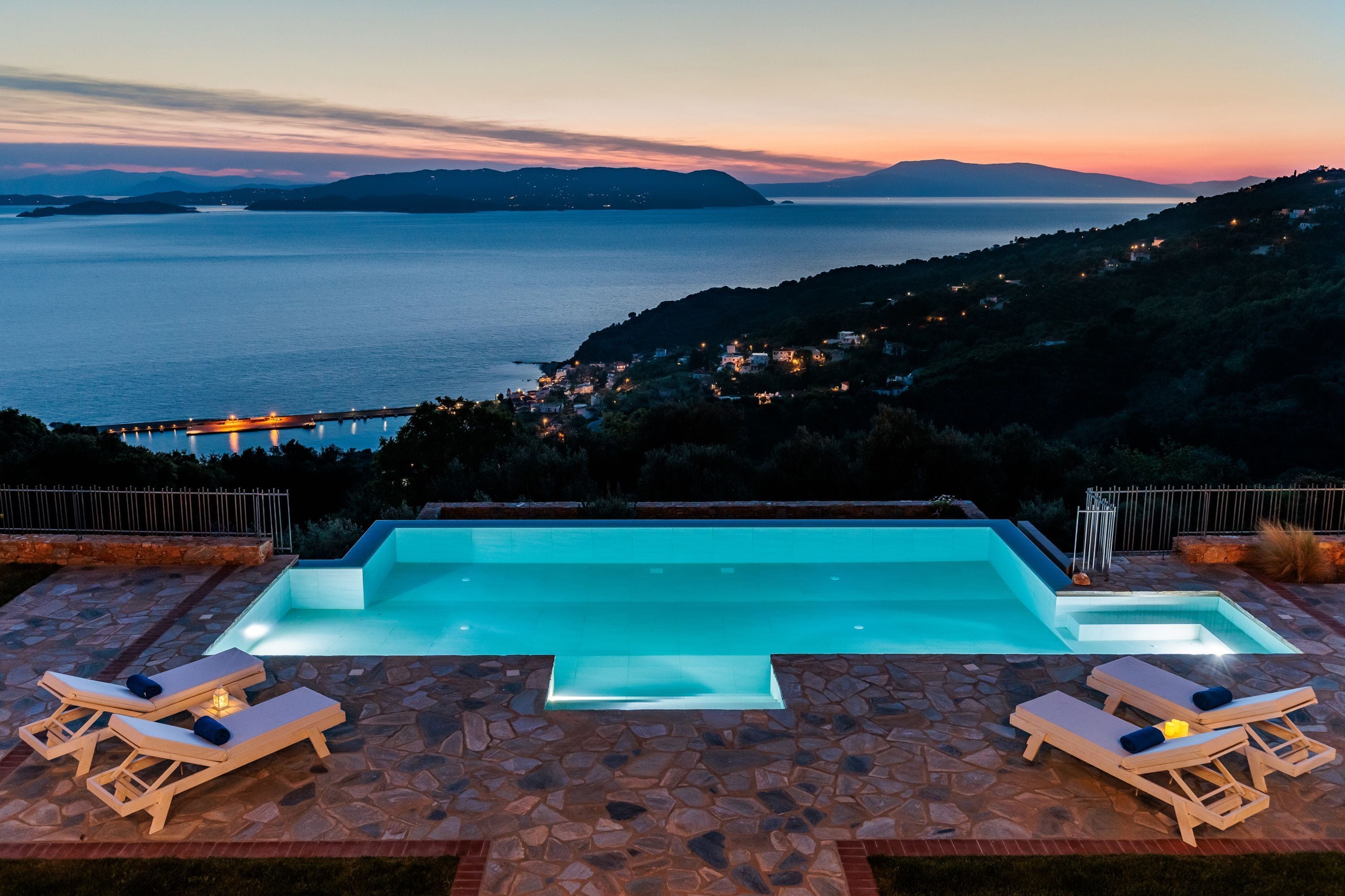 Villa | 5 bedrooms, soundproofing, Internet