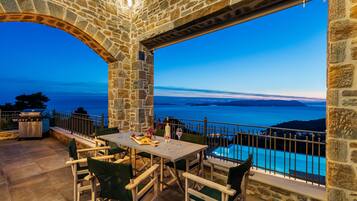 Vila | 5 kamar tidur, kedap suara, dan internet