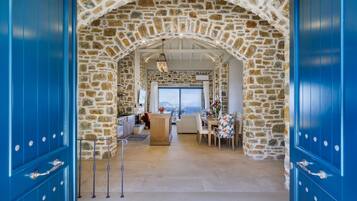 Vila | 5 quartos, quartos à prova de som, acesso à internet de alta velocidade