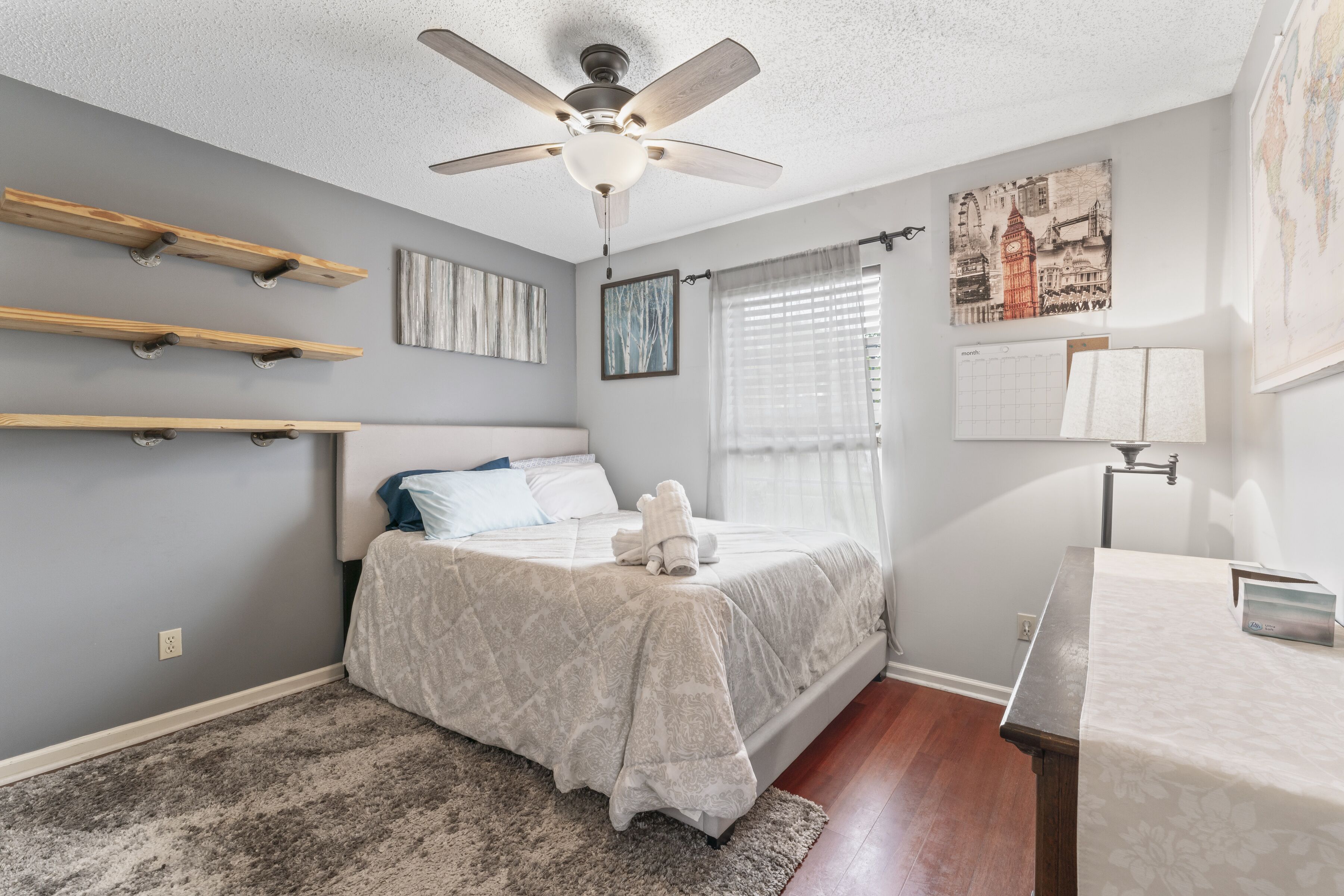 This house is a 3 bedroom(s), 2 bathrooms, located in Jacksonville, FL.