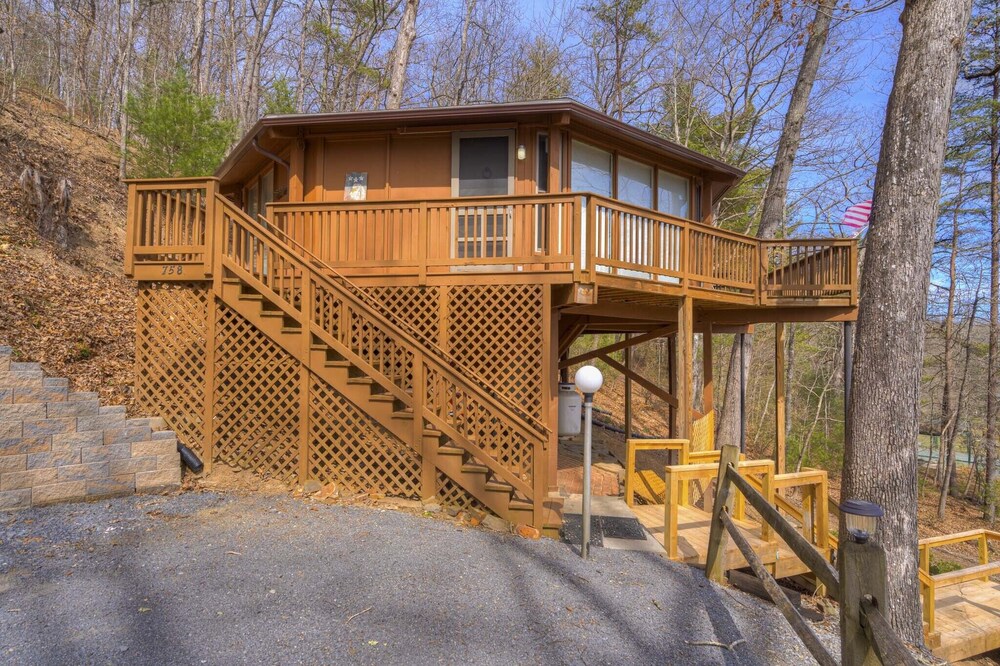 Special Greenbrier accommodations included with rentals of 3+ nights, inquire for more information