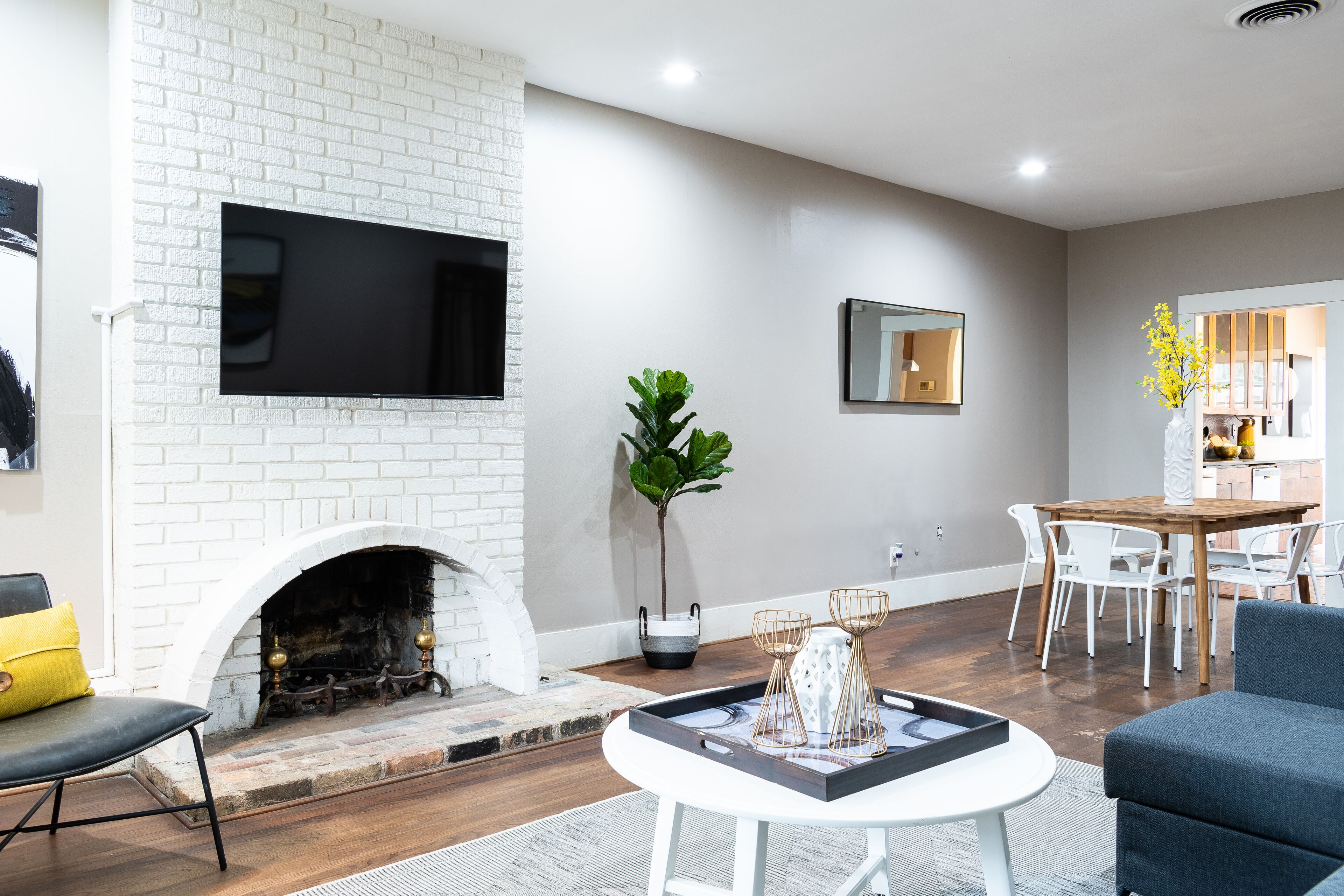 Your Montrose Gem! Sleeps 24/9BR/4BA/6PA