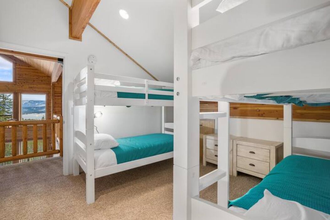 Private Luxury Mountain Home with mountain/lake views, game room and hot tub