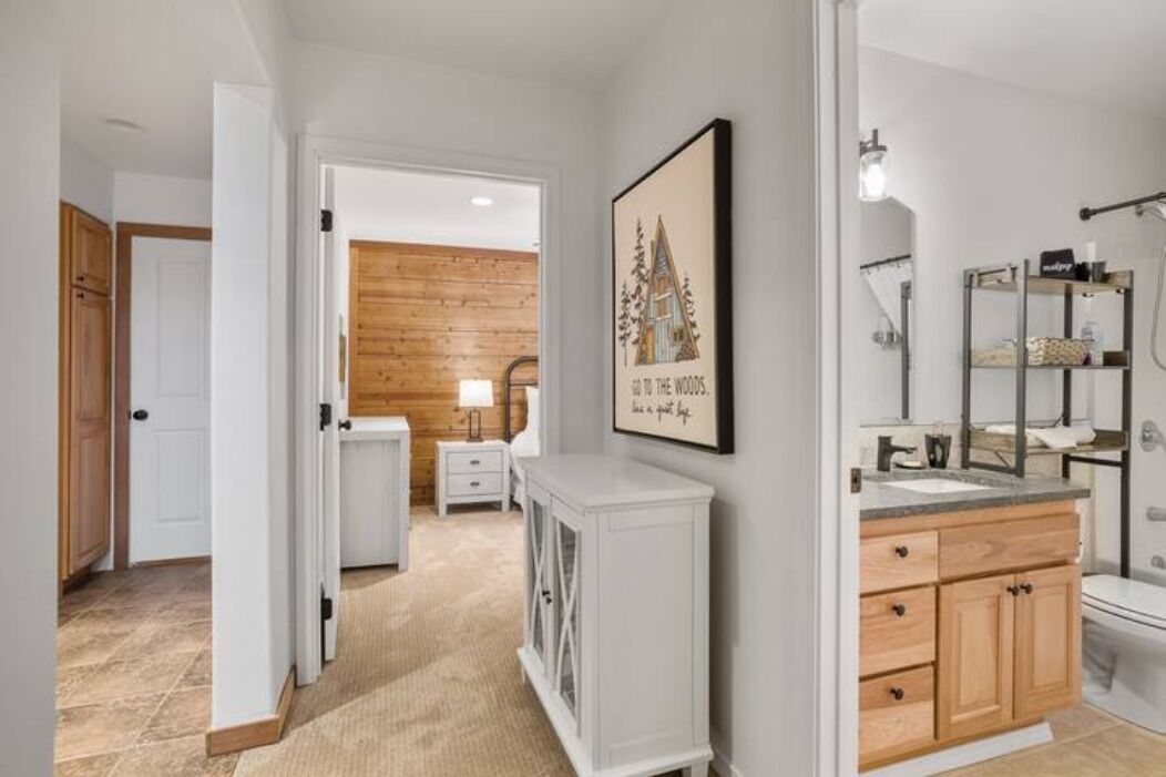 Private Luxury Mountain Home with mountain/lake views, game room and hot tub