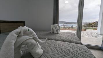 2 bedrooms, in-room safe, iron/ironing board, travel crib