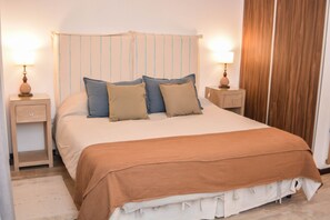 Deluxe Apartment | 1 bedroom, travel crib, free WiFi, bed sheets - Suites Salta  (Salta)
