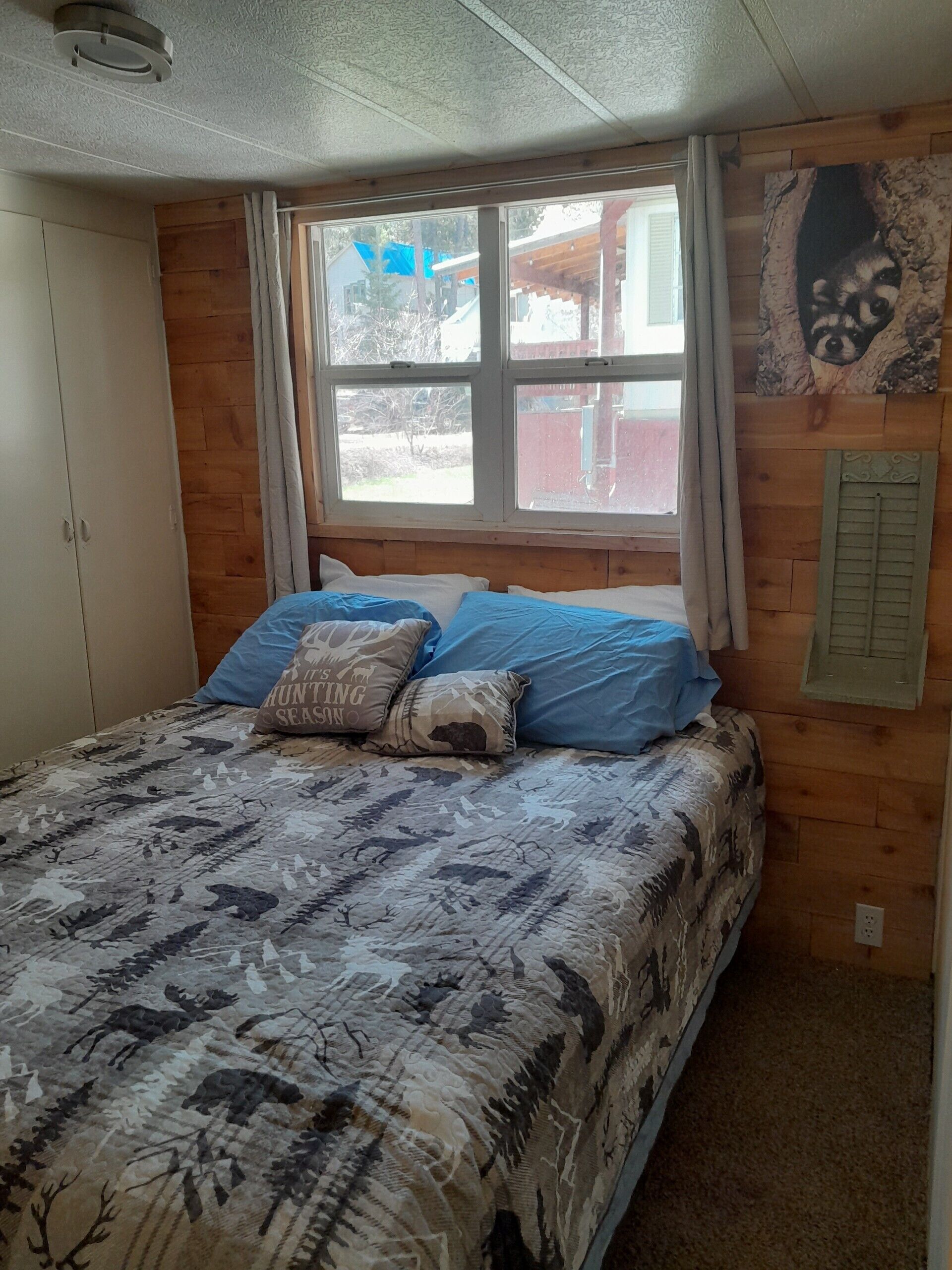 3 bedrooms, bed sheets