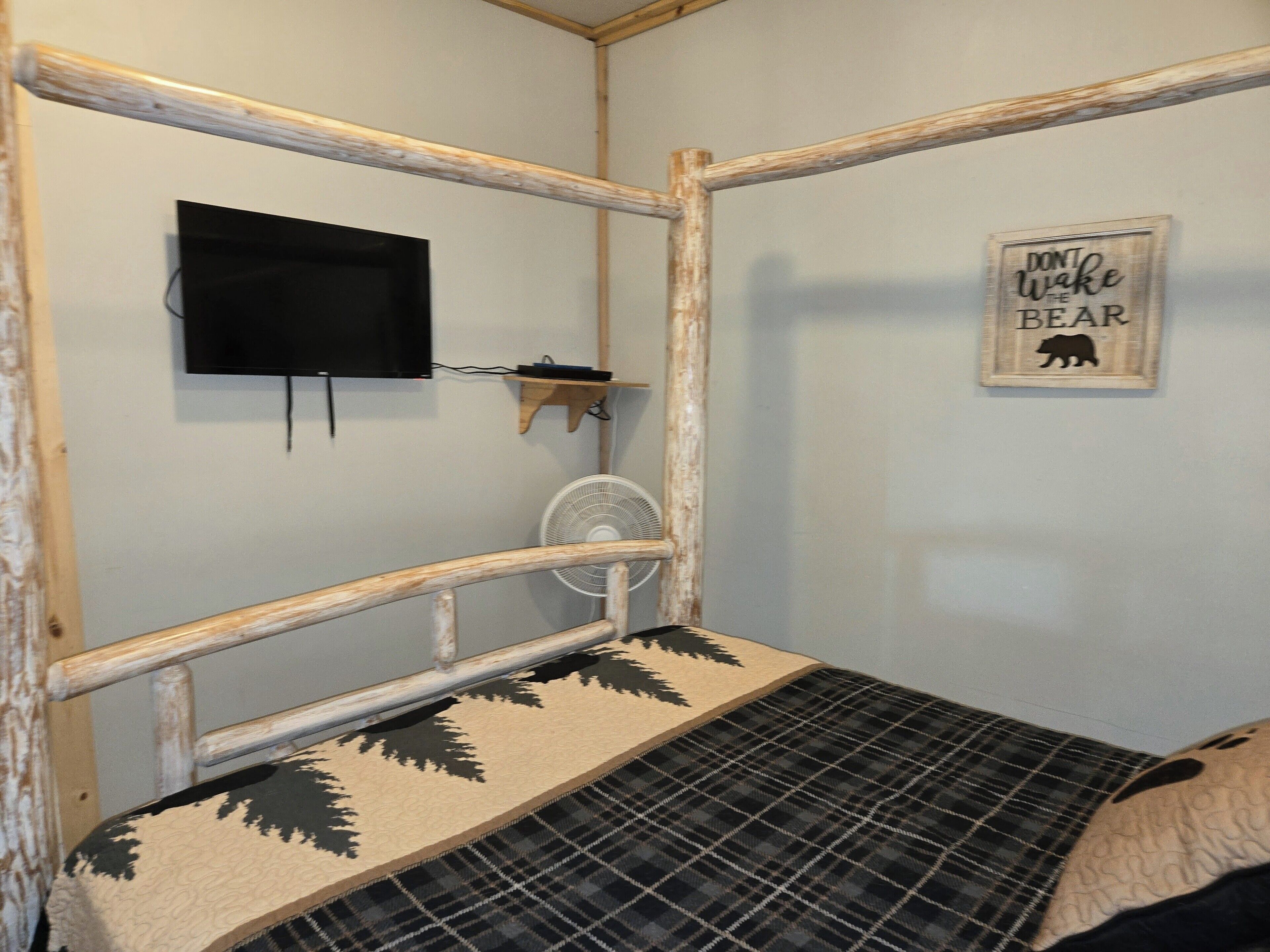 3 bedrooms, bed sheets