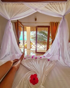 Beach/ocean view - Karibu beach resort  (Pongwe)