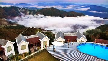 Kolam renang outdoor