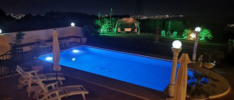 Outdoor pool, a heated pool