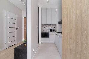 Fridge, microwave, stovetop, dishwasher