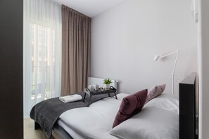 Iron/ironing board, WiFi, bed sheets